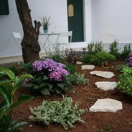 Garden House * Kalamata
